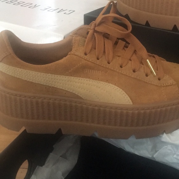 Shoes - Picture 2 of 7